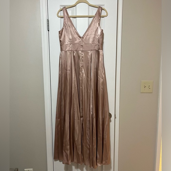 David’s Bridal Galina Signature Charmeuse Tank V-Neck Dress with Slit - Picture 3 of 4